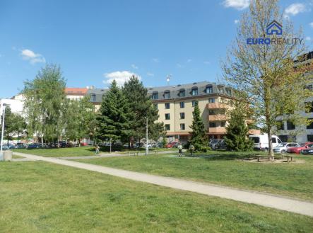 Prodej - obchodní prostor, 1 200 m²