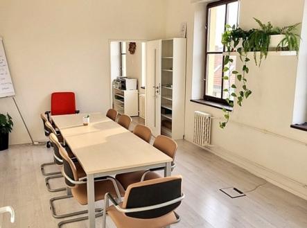 Pronájem kanceláře, 69 m²