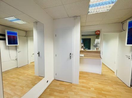 Pronájem - obchodní prostor, 40 m²