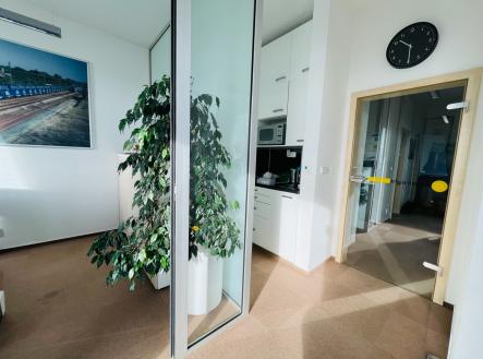 Prodej kanceláře, 77 m²