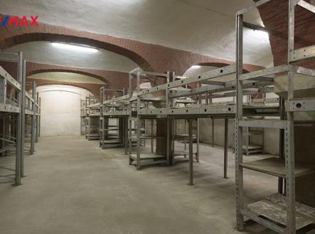 Prodej skladovací prostor, 450 m² obrázek