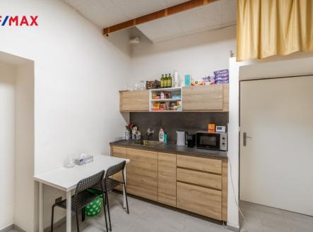 Pronájem obchodní prostor, 165 m²