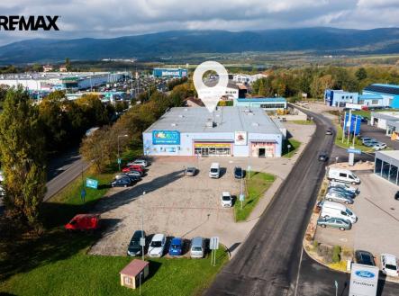 Pronájem obchodní prostory, 1 210 m²