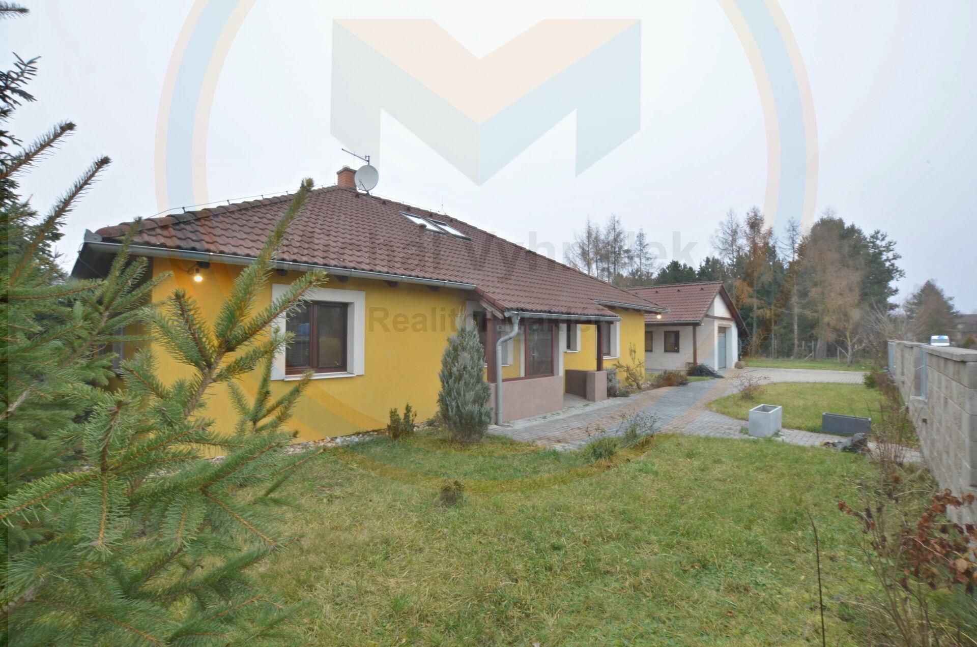 Prodej rodinného domu – bungalov 4+kk, pozemek 1 244 m², Chrást u Mělníka