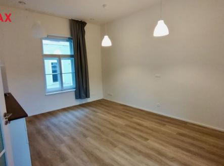 Pronájem bytu, 1+kk, 844 m²