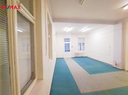 Pronájem skladovací prostor, 185 m²