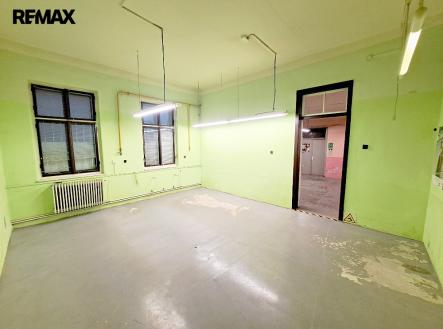 Pronájem skladovací prostor, 185 m²