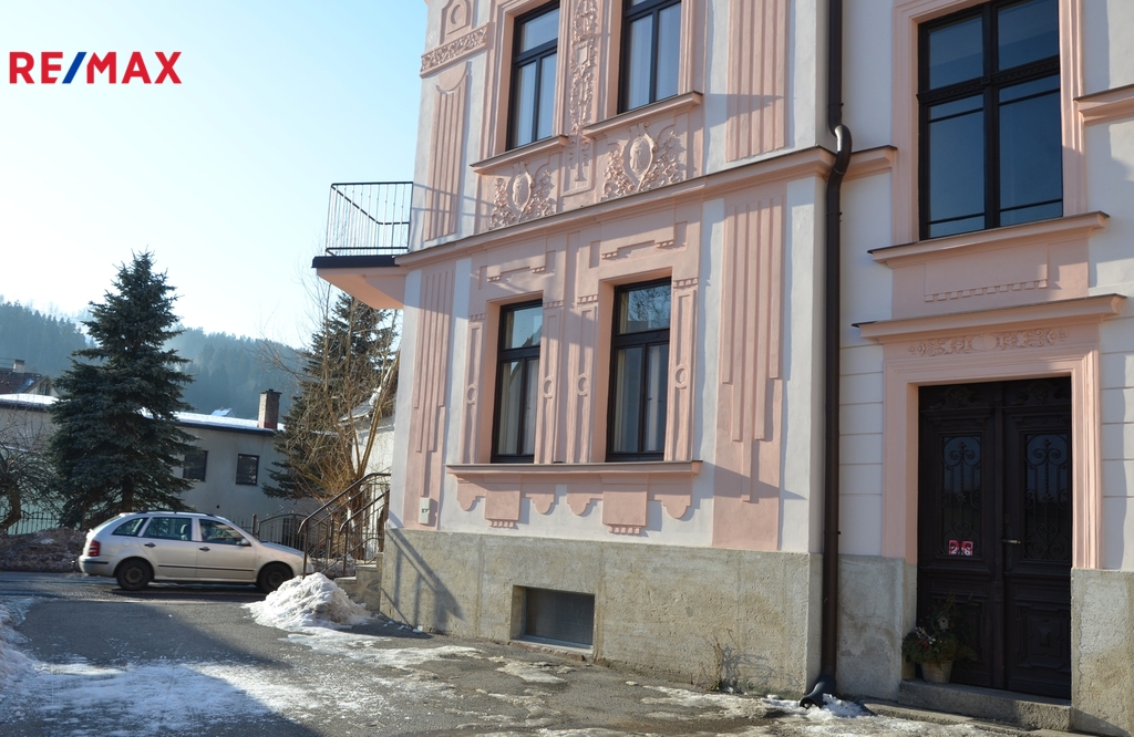 Exteriér - vchod do budovy