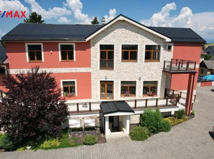  +420 739 604 767 I www.vaclavadamcik.cz I vaclav.adamcik@re-max.cz