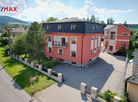  +420 739 604 767 I www.vaclavadamcik.cz I vaclav.adamcik@re-max.cz
