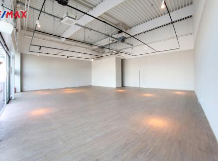 Pronájem - obchodní prostor, 224 m²