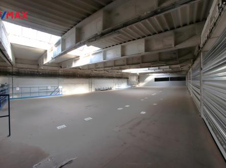Pronájem - skladovací prostor, 990 m²