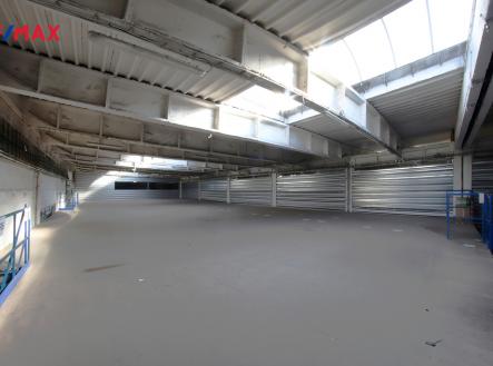 Pronájem - skladovací prostor, 990 m²