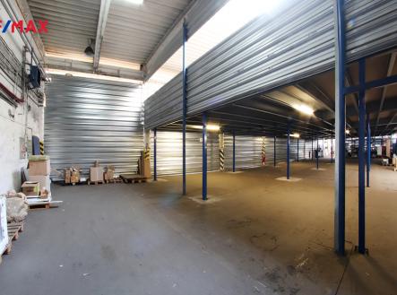 Pronájem - skladovací prostor, 990 m²