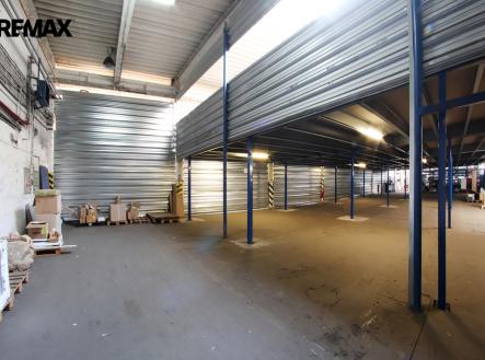 Pronájem skladovací prostor, 990 m²