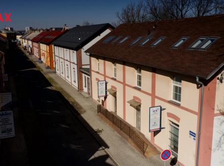 Pronájem - kanceláře, 340 m²