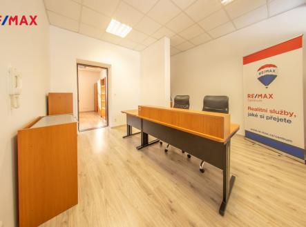 Pronájem - kanceláře, 340 m²