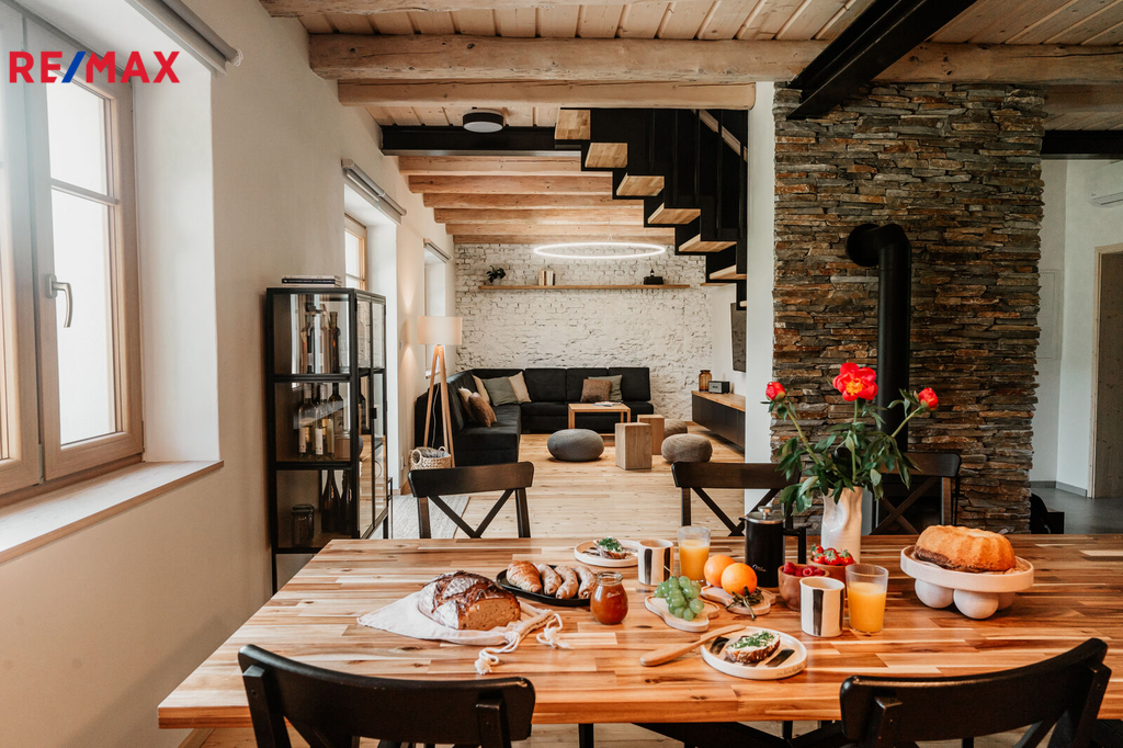 +420 739 604 767 I www.vaclavadamcik.cz I vaclav.adamcik@re-max.cz I prodej Vila Beskydy