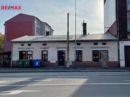 Pronájem - obchodní prostor, 215 m²