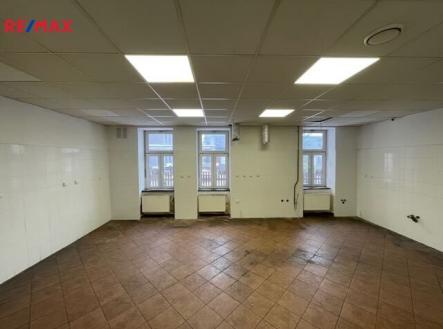 Pronájem - obchodní prostor, 215 m²