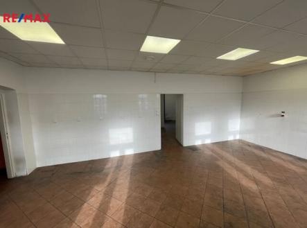Pronájem - obchodní prostor, 215 m²