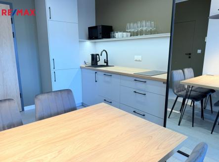 +420 776 335 999, ladislav.urbancik@re-max.cz