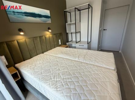 +420 776 335 999, ladislav.urbancik@re-max.cz