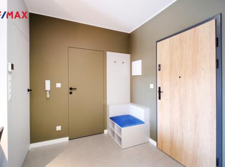 +420 776 335 999, ladislav.urbancik@re-max.cz