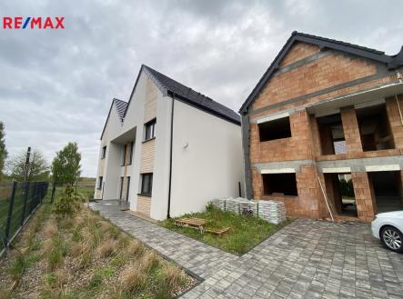 +420 776 335 999, ladislav.urbancik@re-max.cz