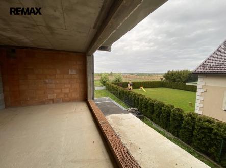 +420 776 335 999, ladislav.urbancik@re-max.cz