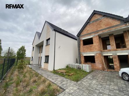 +420 776 335 999, ladislav.urbancik@re-max.cz