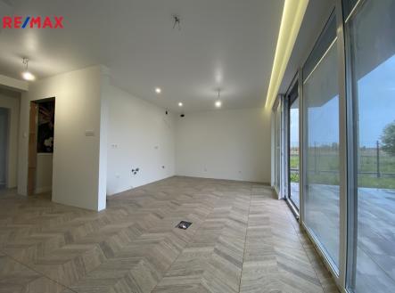 +420 776 335 999, ladislav.urbancik@re-max.cz