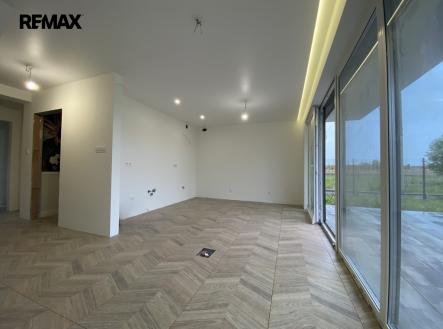 +420 776 335 999, ladislav.urbancik@re-max.cz