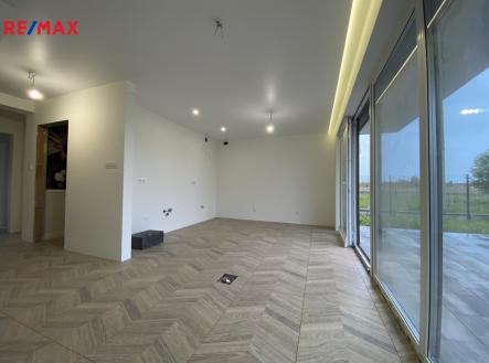 +420 776 335 999, ladislav.urbancik@re-max.cz