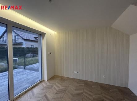 +420 776 335 999, ladislav.urbancik@re-max.cz