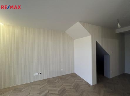 +420 776 335 999, ladislav.urbancik@re-max.cz