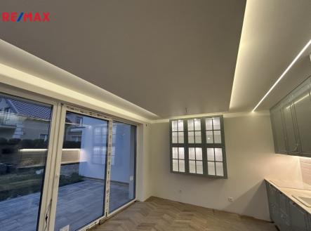 +420 776 335 999, ladislav.urbancik@re-max.cz