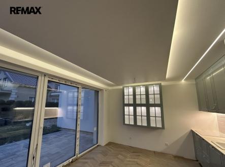 +420 776 335 999, ladislav.urbancik@re-max.cz