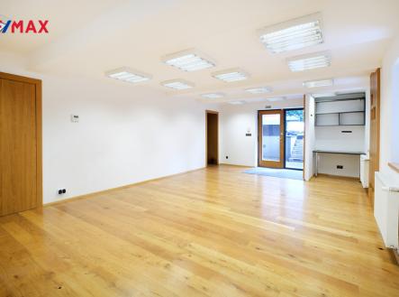 Pronájem kanceláře, 77 m²