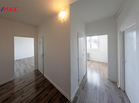 +420 721 415 122 I lucie.krechterova@remax-czech.cz