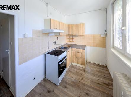 +420 721 415 122 I lucie.krechterova@remax.cz