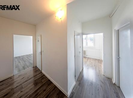 +420 721 415 122 I lucie.krechterova@remax.cz