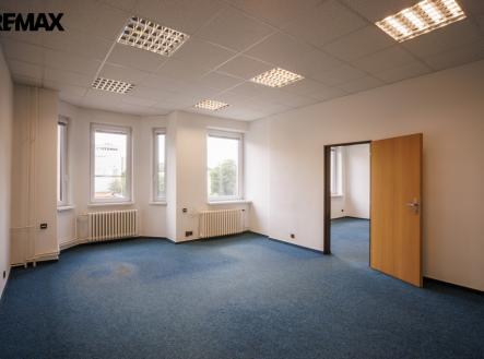 Pronájem kanceláře, 73 m²