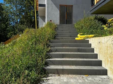 +420 776 335 999, ladislav.urbancik@re-max.cz