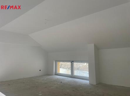 +420 776 335 999, ladislav.urbancik@re-max.cz