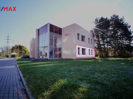 Pronájem kanceláře, 66 m²