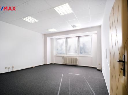 Pronájem kanceláře, 66 m²