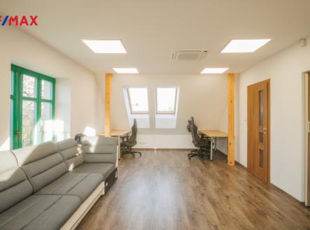 Pronájem kanceláře, 80 m²