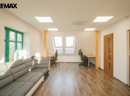 Pronájem kanceláře, 80 m²