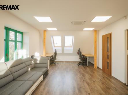 Pronájem kanceláře, 80 m²